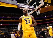 詹姆斯复出首战，助攻爆棚状态火爆，国王成为焦点！