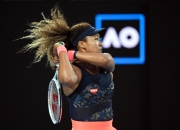 大坂直美回归赛场，惊险取胜首场状态亮眼，SKT观众沸腾！