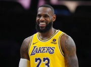 詹姆斯迎来五赛季出色发挥，法国队观众热烈欢呼！引发球迷热议的简单介绍